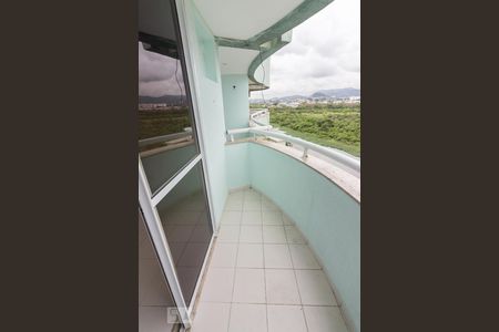 Apartamento à venda com 77m², 2 quartos e 1 vagaVaranda do quarto 