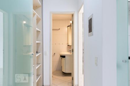Armários  de apartamento para alugar com 1 quarto, 68m² em Vila Olímpia, São Paulo