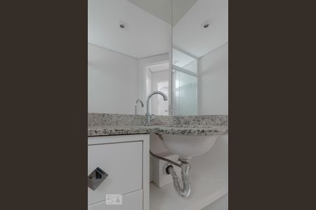 Banheiro  de apartamento à venda com 2 quartos, 58m² em São João Clímaco, São Paulo