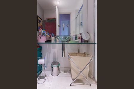 Apartamento à venda com 70m², 3 quartos e 1 vaga Apartamento à venda com 70m², 3 quartos e 1 vagaBanheiro Social