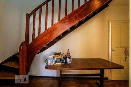 Escada de casa para alugar com 2 quartos, 150m² em Vila Monumento, São Paulo