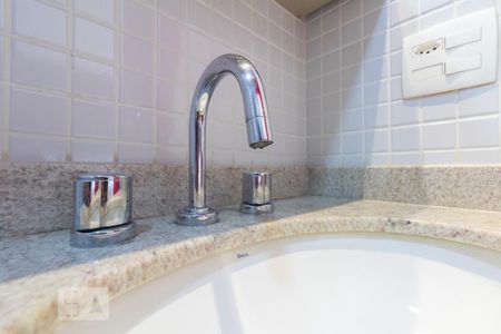 Banheiro de apartamento à venda com 1 quarto, 32m² em Cidade Monções, São Paulo