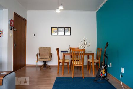 Sala de Apartamento com 2 quartos, 65m² Vila Ipiranga