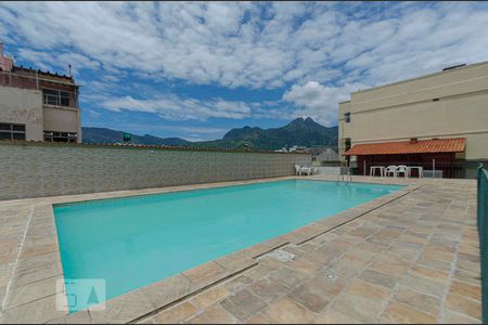 Apartamento à venda com 80m², 2 quartos e 2 vagasÁrea comum - Piscina