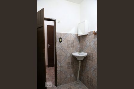 Banheiro de casa de condomínio para alugar com 1 quarto, 32m² em Jardim Boa Vista (zona Oeste), Taboão da Serra