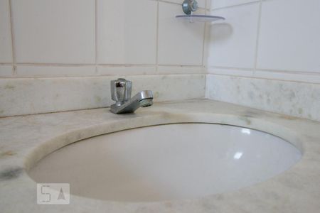 Banheiro de apartamento para alugar com 2 quartos, 48m² em Jardim Independência, São Paulo