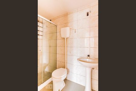 Banheiro de apartamento à venda com 2 quartos, 52m² em Vila Nova, Porto Alegre