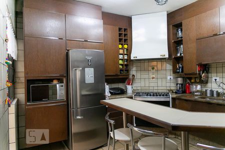 Casa à venda com 354m², 5 quartos e 3 vagasCozinha