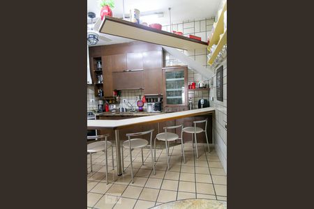 Casa à venda com 354m², 5 quartos e 3 vagasCozinha