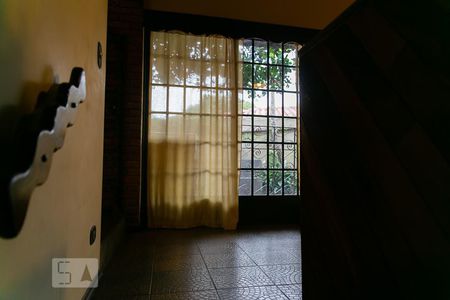 Escada de Entrada de casa para alugar com 6 quartos, 354m² em Vila Monumento, São Paulo