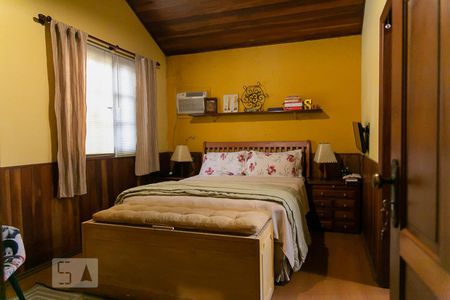 Casa à venda com 354m², 5 quartos e 3 vagasSuíte