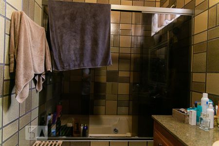 Casa à venda com 354m², 5 quartos e 3 vagasBanheiro da Suíte - Banheira