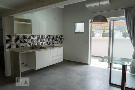 Sala/Cozinha de kitnet/studio para alugar com 1 quarto, 55m² em Água Branca, São Paulo