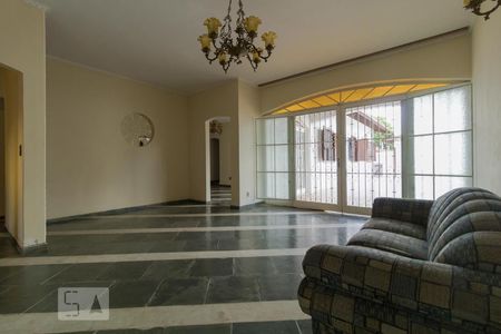 Casa à venda com 250m², 4 quartos e 4 vagas Casa à venda com 250m², 4 quartos e 4 vagasSala de Estar