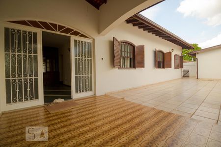 Casa à venda com 250m², 4 quartos e 4 vagas Casa à venda com 250m², 4 quartos e 4 vagasQuintal
