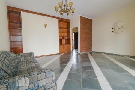 Casa à venda com 250m², 4 quartos e 4 vagas Casa à venda com 250m², 4 quartos e 4 vagasSala de Estar