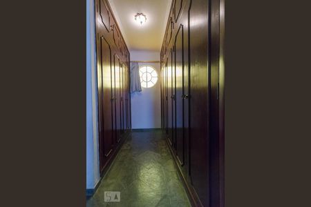 Casa à venda com 250m², 4 quartos e 4 vagas Casa à venda com 250m², 4 quartos e 4 vagasCloset da Suíte 02