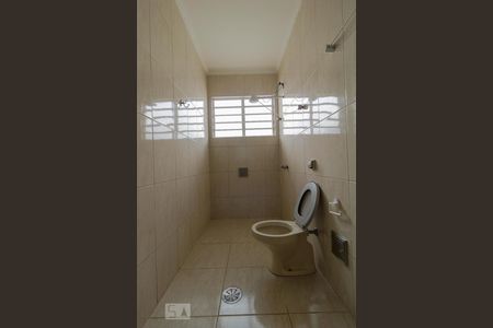 Casa à venda com 250m², 4 quartos e 4 vagas Casa à venda com 250m², 4 quartos e 4 vagasBanheiro da Suíte 02