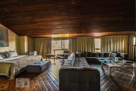 Casa à venda com 680m², 5 quartos e 4 vagasSuíte 