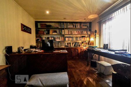 Casa à venda com 680m², 5 quartos e 4 vagasHome Office