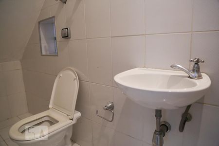 Casa à venda com 180m², 3 quartos e 2 vagasLavabo