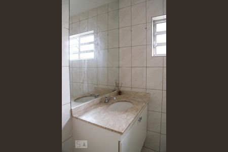 Casa à venda com 180m², 3 quartos e 2 vagasBanheiro da Suíte