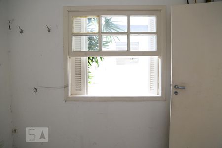 Casa à venda com 180m², 3 quartos e 2 vagasQuarto de Serviço