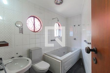 Casa à venda com 140m², 4 quartos e 3 vagasBanheiro da Suíte