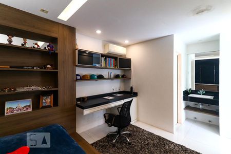 Casa de condomínio à venda com 700m², 5 quartos e 7 vagasSuíte 4