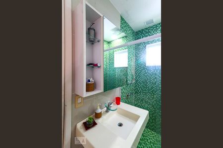 Casa de condomínio à venda com 700m², 5 quartos e 7 vagasBanheiro das Suítes 2 e 3