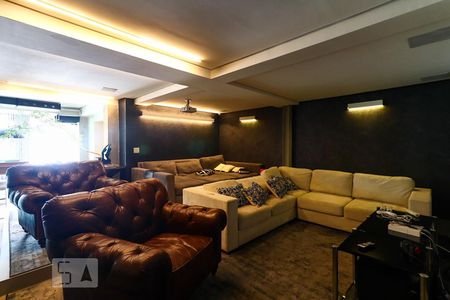 Sala de TV de casa de condomínio à venda com 5 quartos, 700m² em Recreio dos Bandeirantes, Rio de Janeiro