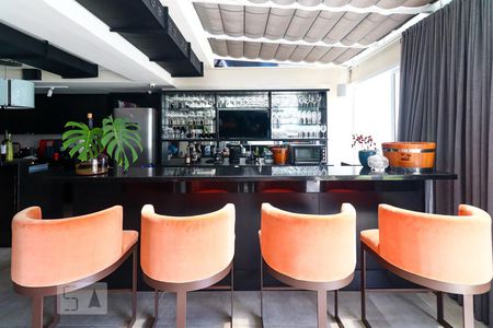 Casa de condomínio à venda com 700m², 5 quartos e 7 vagasBar