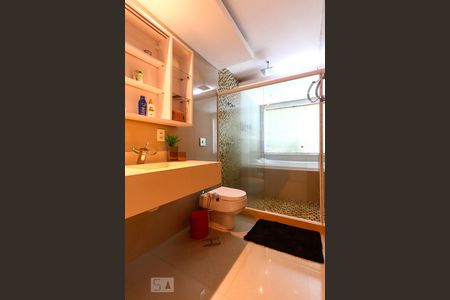 Casa de condomínio à venda com 700m², 5 quartos e 7 vagasBanheiro da Suíte 1