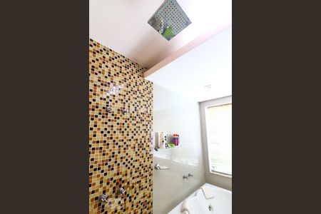 Casa de condomínio à venda com 700m², 5 quartos e 7 vagasBanheiro da Suíte 1