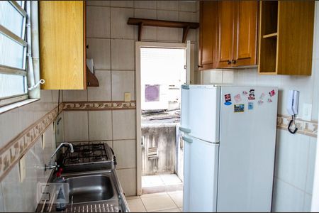 Detalhe cozinha de apartamento para alugar com 2 quartos, 74m² em Floresta, Porto Alegre