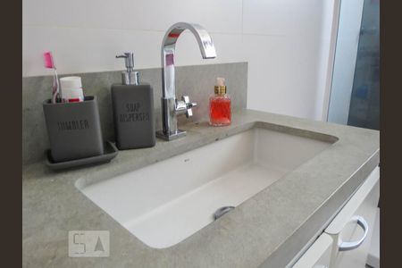 Apartamento à venda com 68m², 2 quartos e 2 vagasBANHEIRO