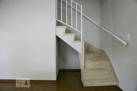 Escada de casa à venda com 3 quartos, 159m² em Mirandópolis, São Paulo