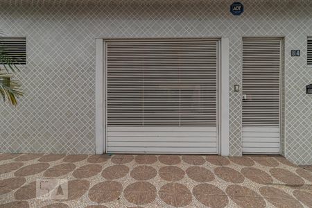 Casa à venda com 120m², 3 quartos e 6 vagas Casa à venda com 120m², 3 quartos e 6 vagasFachada