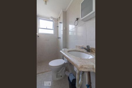 Banheiro de apartamento para alugar com 2 quartos, 56m² em Rudge Ramos, São Bernardo do Campo