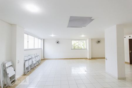 Apartamento à venda com 81m², 2 quartos e 1 vagaSalão de Festas