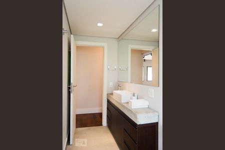 Apartamento para alugar com 141m², 4 quartos e 2 vagas Apartamento para alugar com 141m², 4 quartos e 2 vagasBanheiro Social