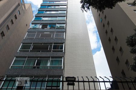 Apartamento para alugar com 141m², 4 quartos e 2 vagas Apartamento para alugar com 141m², 4 quartos e 2 vagasFachada
