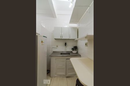 Cozinha de kitnet/studio para alugar com 1 quarto, 25m² em República, São Paulo