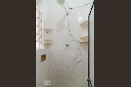 Banheiro de kitnet/studio para alugar com 1 quarto, 25m² em República, São Paulo