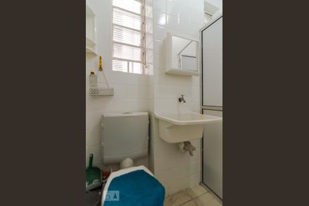 Banheiro de kitnet/studio para alugar com 1 quarto, 25m² em República, São Paulo