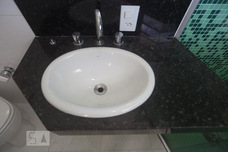 Casa à venda com 300m², 4 quartos e 4 vagas Casa à venda com 300m², 4 quartos e 4 vagasBanheiro da suíte 3