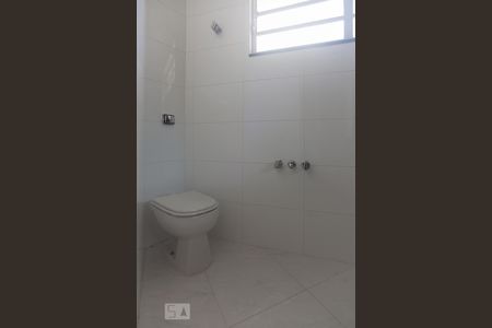 Casa à venda com 300m², 4 quartos e 4 vagas Casa à venda com 300m², 4 quartos e 4 vagasBanheiro da suíte 2