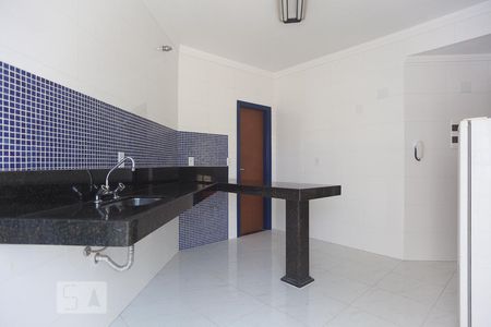 Casa à venda com 300m², 4 quartos e 4 vagas Casa à venda com 300m², 4 quartos e 4 vagasCozinha
