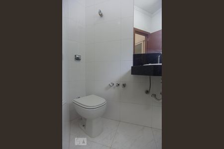 Casa à venda com 300m², 4 quartos e 4 vagas Casa à venda com 300m², 4 quartos e 4 vagasBanheiro da suíte 3