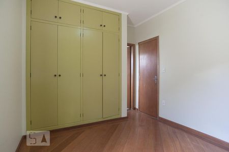 Casa à venda com 300m², 4 quartos e 4 vagas Casa à venda com 300m², 4 quartos e 4 vagasSuíte 2